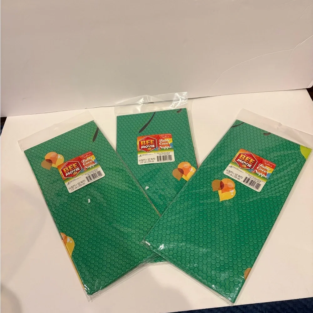 Brand New 2007 Dreamworks Bee Movie Party Table cloths